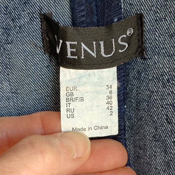 Venus - Picture 3 of 7